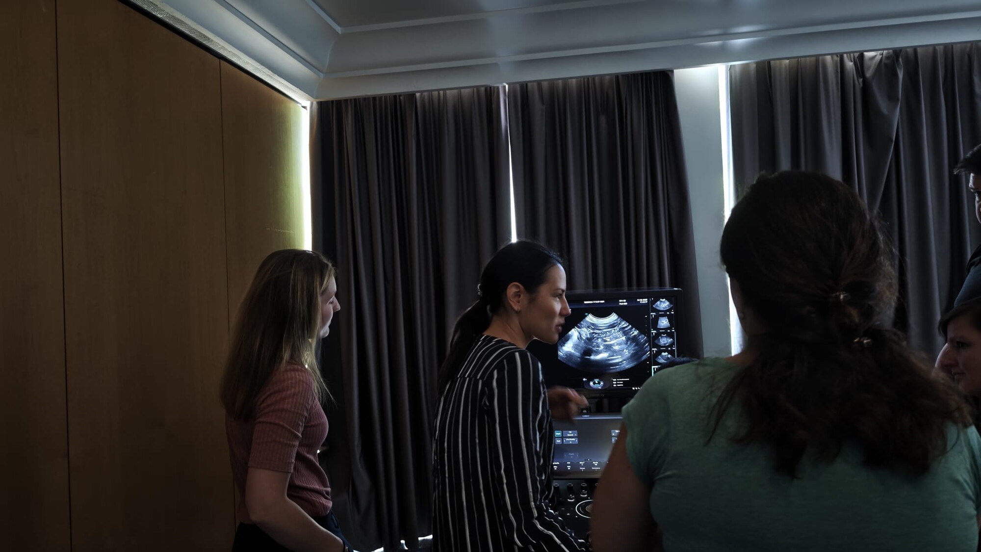 We zijn trots te kunnen melden dat Nassèra: applicatiespecialist binnen Echomedic, actief betrokken was bij de ondersteuning van de ESAVS-opleiding abdominale echografie – een toonaangevend postgraduaal programma voor dierenartsen in Europa.