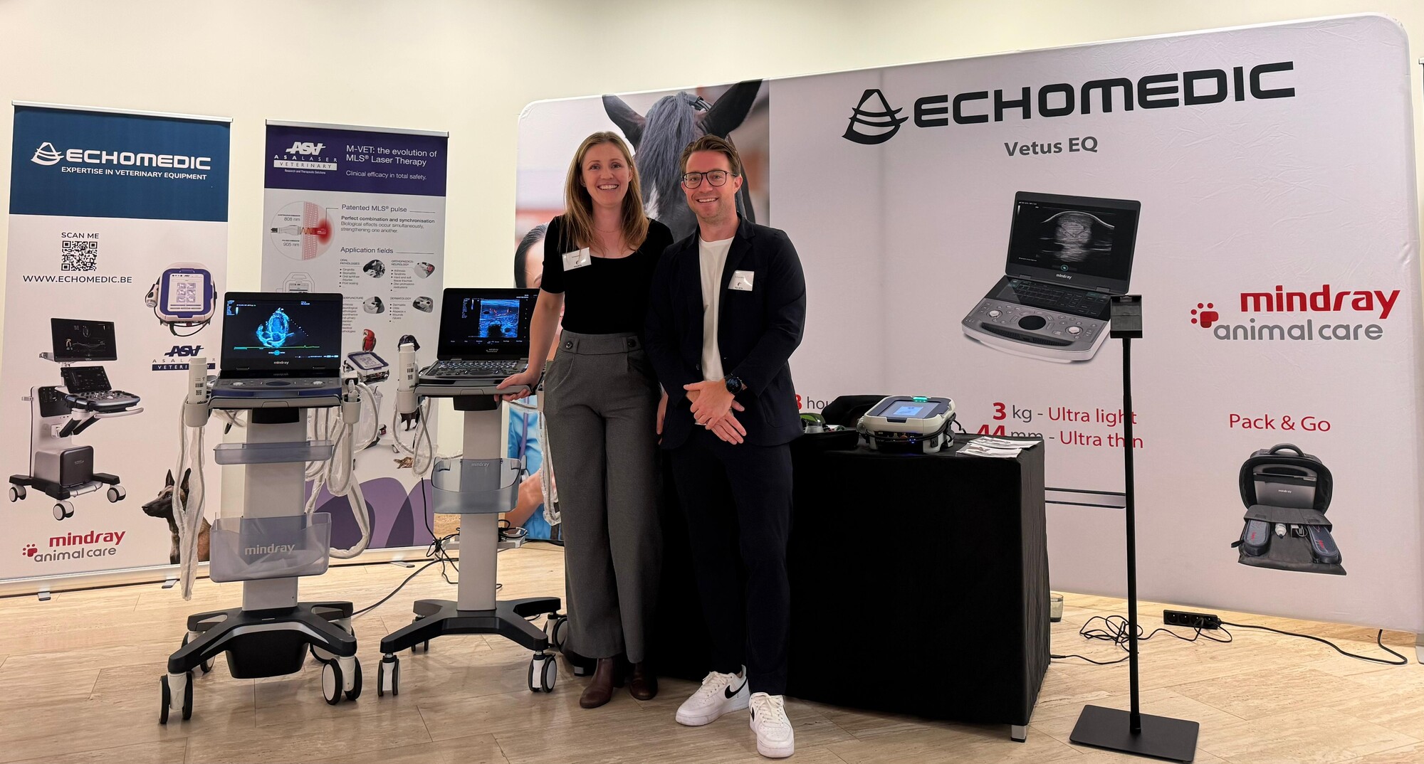 De voorbije dagen stond Echomedic op de FECAVA-beurs. We kijken terug op inspirerende ontmoetingen en boeiende gesprekken.

Voorafgaand organiseerden SAVAB en FECAVA een inspirerende POCUS-opleiding, gegeven door de immer enthousiaste Kris Gommeren en zijn team.

Met veel dank aan Marc Vangheluwe en Ann Criel voor hun steun en bijdrage!