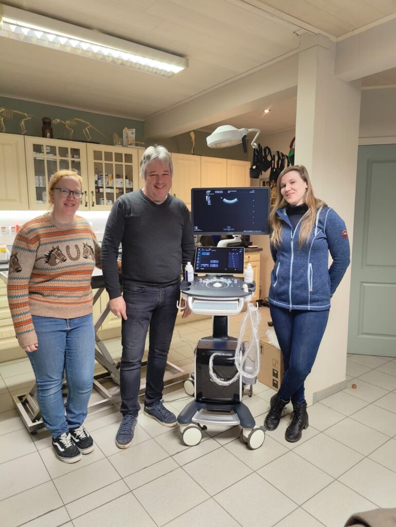 Installatie bij Eric De Clercq van een Mindray Vetus 50