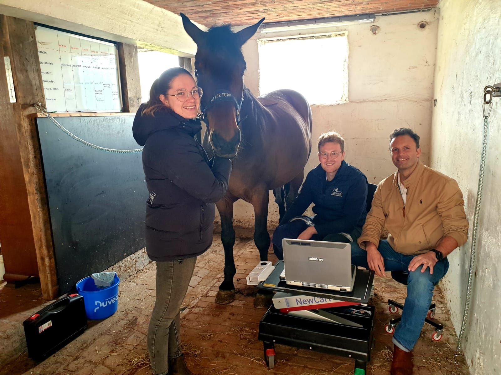 Veel dank aan Dr. Bram Van Mol voor zijn aankoop van een Mindray EQ en zijn vertrouwen in Mindray Animal Medical en ECHOMEDIC ULTRASOUND.
