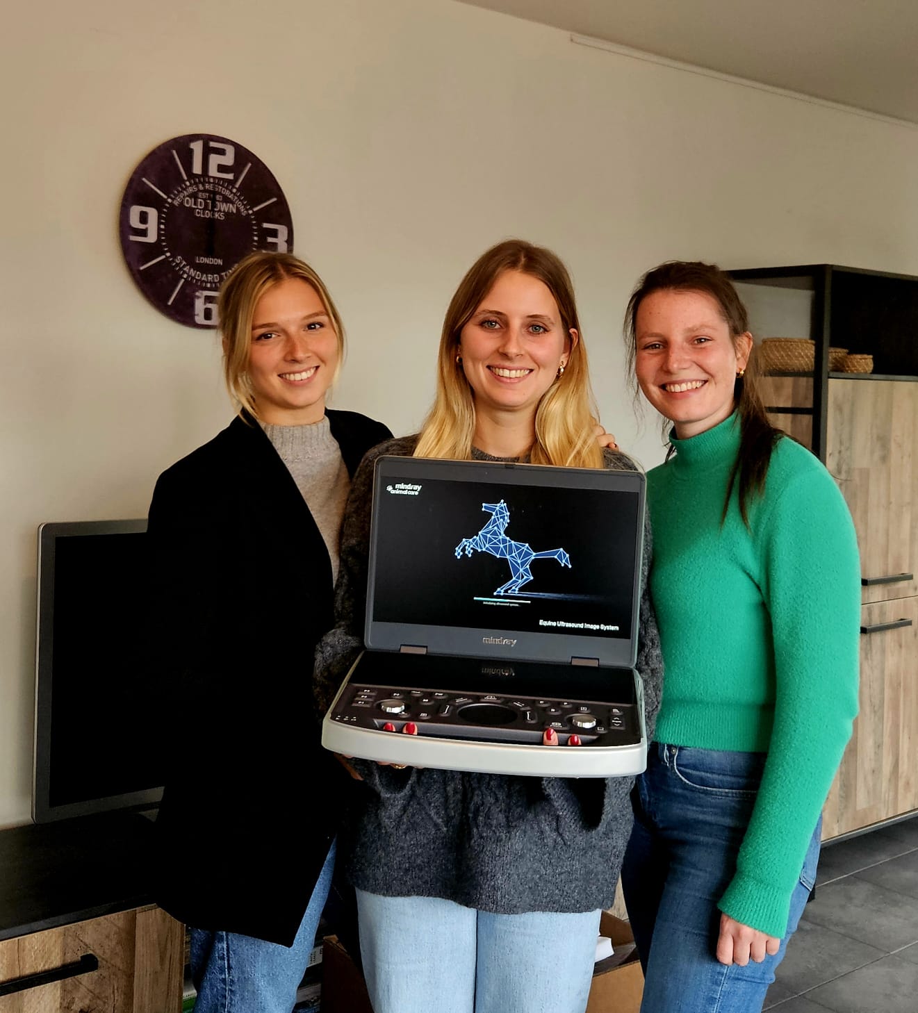 Vandaag mochten we de Vetus EQ installeren bij DAP Dendervallei. Het is voor ons een eer om een startende praktijk te mogen begeleiden naar het juiste echosysteem