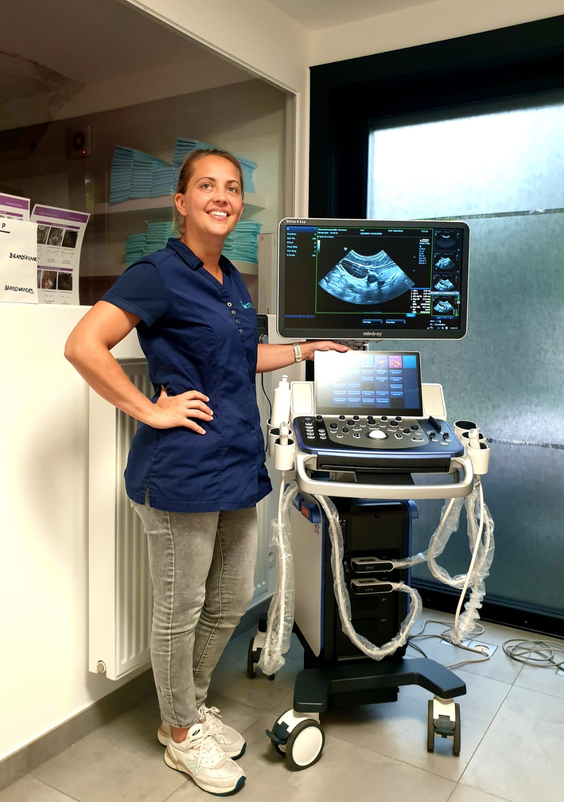 Bedankt aan dr. Isabel Janssens voor de aankoop van de (link: https://echomedic.be/nl/veterinary/producten/mindray-vetus-8 text: Vetus 8 Exp) en het vertrouwen dat u stelt in Echomedic Ultrasound.